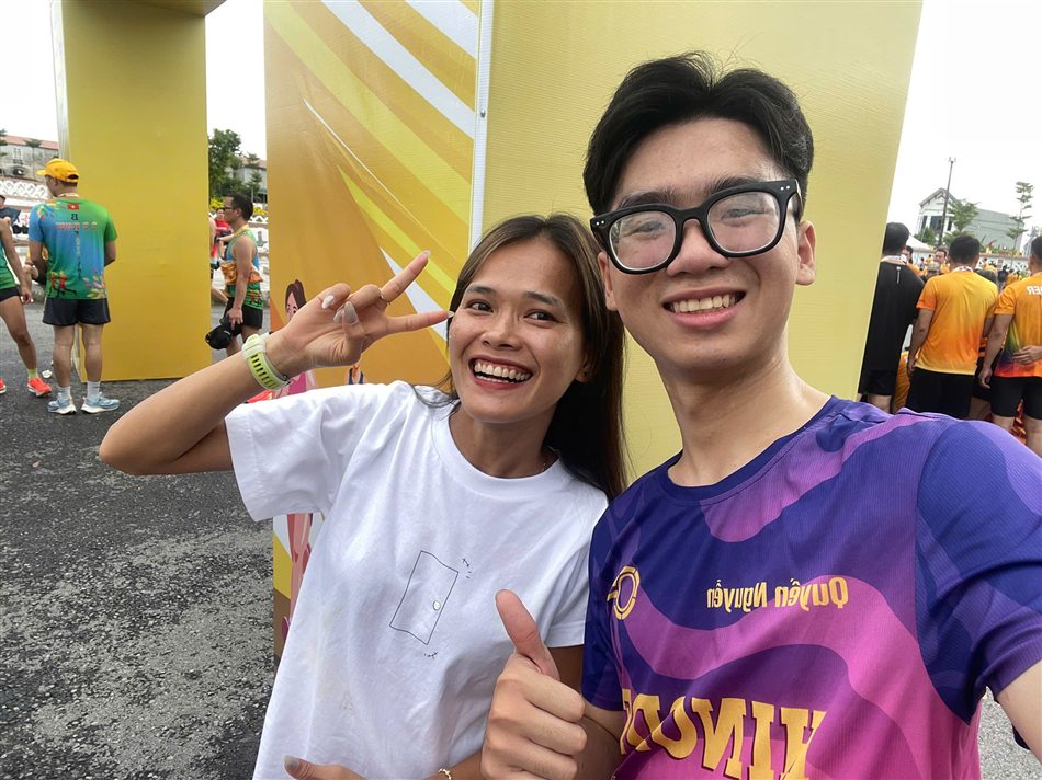 Khoảnh khắc cùng các vận động viên tại Marathon VTV LPBank Ninh Bình
