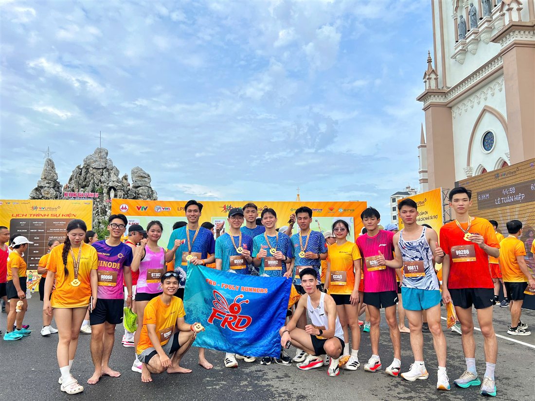 Team FRD FPOLY Runners của Quyền tại Marathon VTV LPBank Ninh Bình
